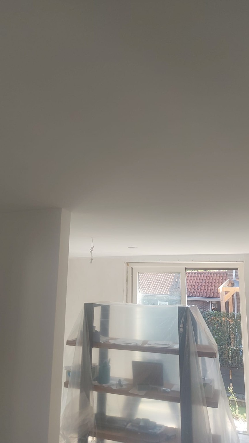 Glad afgewerkt plafond als eindresultaat